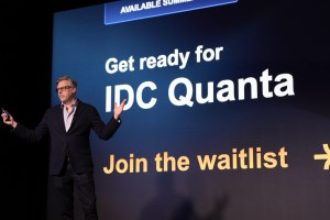 Joe Bradley encourages the audience to join the waitlist for IDC Quanta, IDC's new AI platform